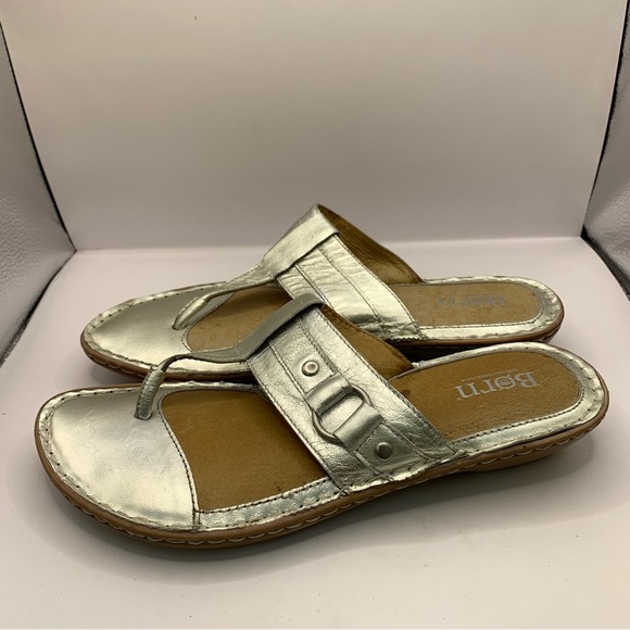 BORN Hand Crafted Footwear Silver Leather  Sandals Flip Flops 9 thong buckle - Picture 3 of 8